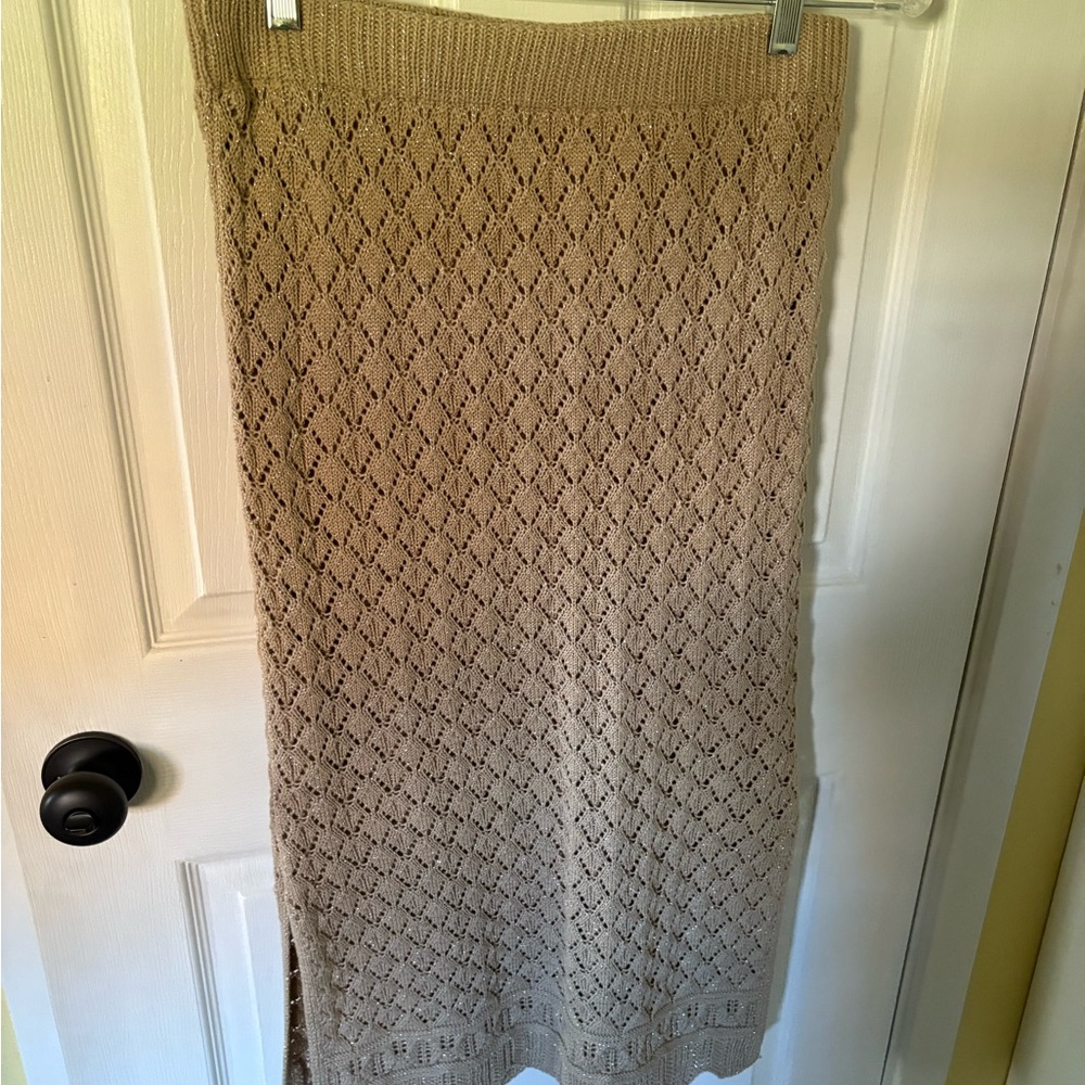 Women’s beige knit skirt with metallic thread